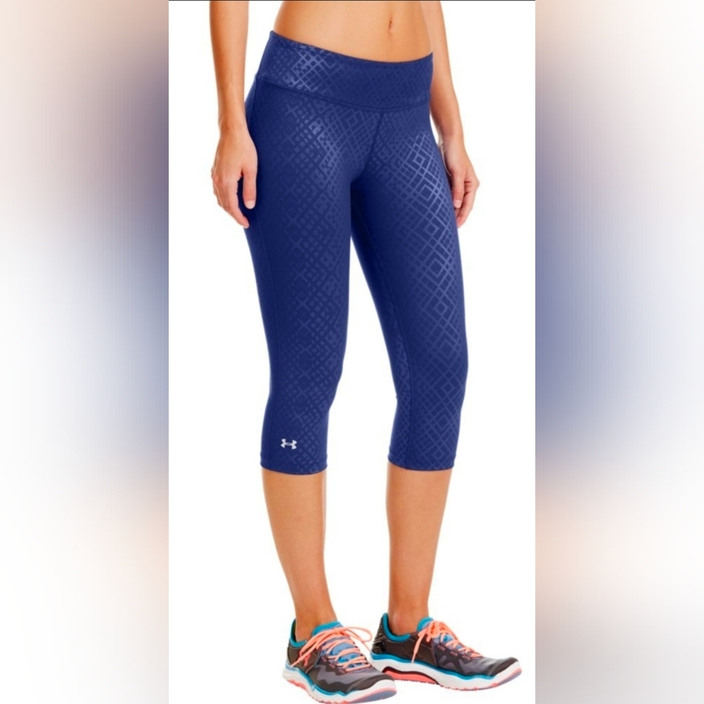 Under Armour Women's Patterned Navy Capris, Size Medium